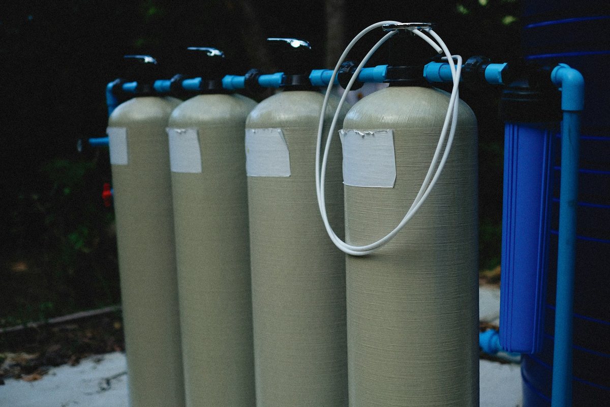 Row of filtration vessels