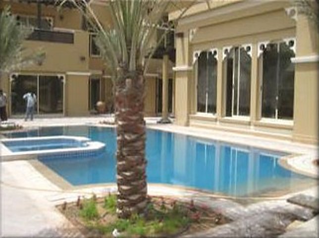Swimming pool installation